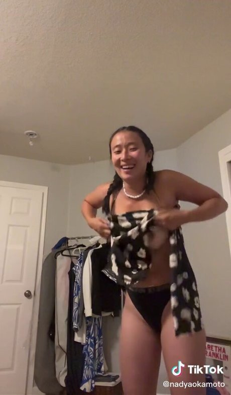 Nadya Okamoto 可愛いモデル 写真