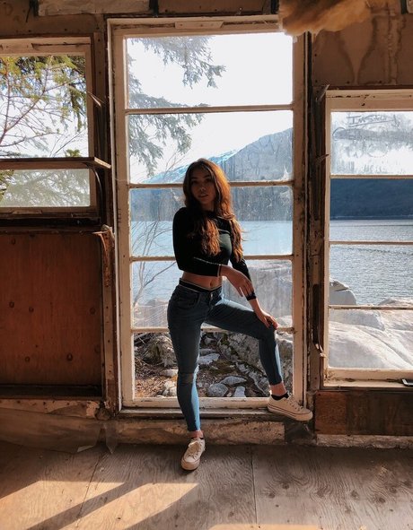 Mikah Tia 美しい女優 ギャラリー