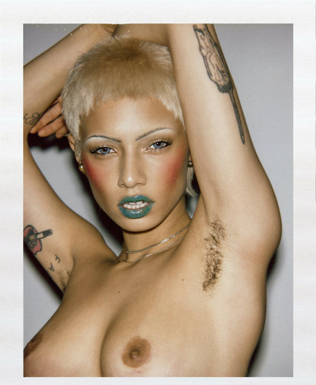 uglyworldwide 最高のモデル 画像