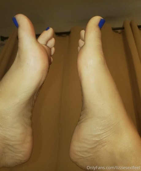lizziesexifeet ホットスター 写真