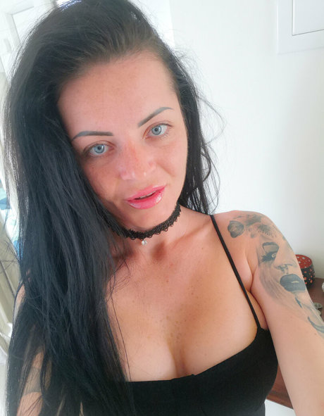 巨大ディルドオンリーファンズ ホットポルノ 画像