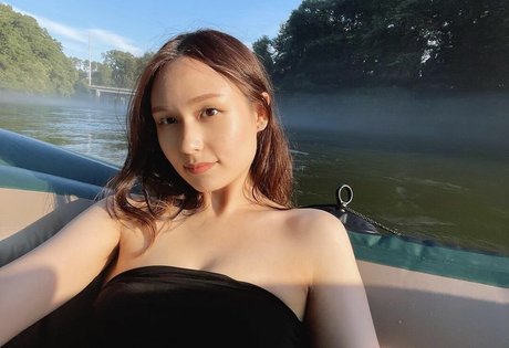 kangseyo 裸のスター 写真