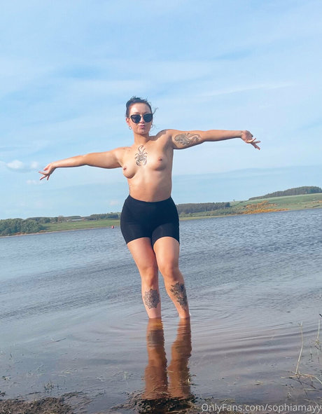 バン・オンリーファンズ ホットxxx アーカイブ