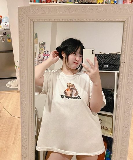 Yinnxmuayy アダルトモデル 写真