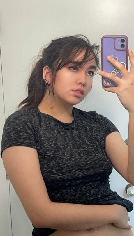 yandericia ポルノスター ホット 写真