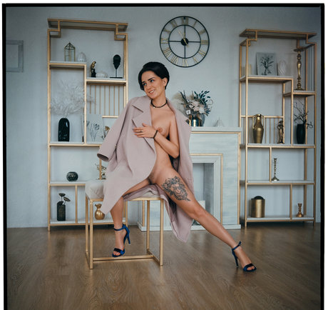 Anna Kotova ヌードモデル 写真