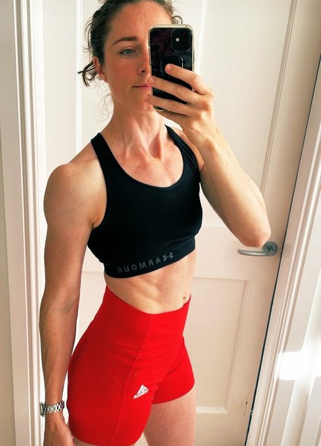 ヌード妻オンリーファンズ 無料xxx 画像