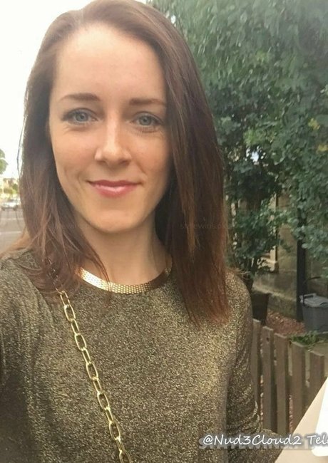 自撮りヌードオンリーファンズ エロ 写真