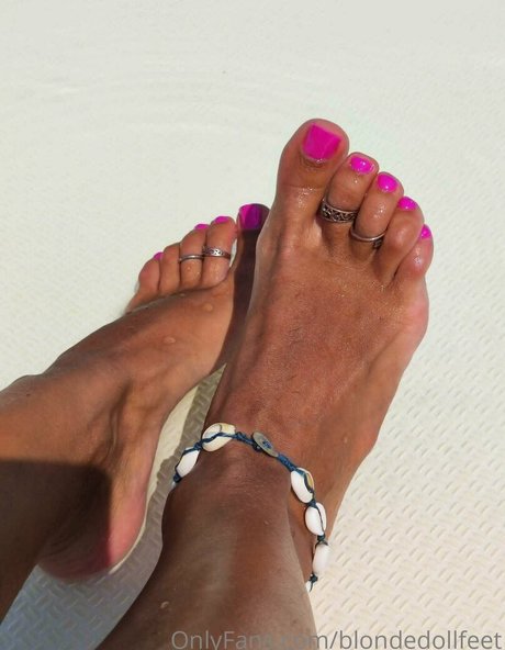 blondedollfeet 無料モデル 写真