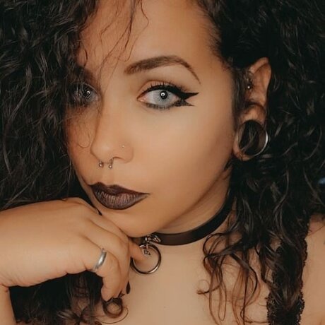 Ms Nocturnal ヌードスター 写真