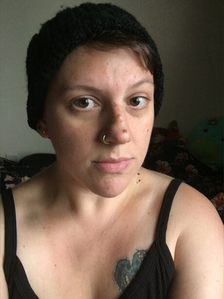 Sally Stitches アート女優 写真