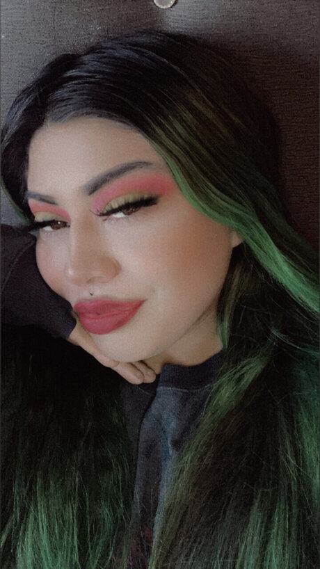 LilStonerSlvt ヌードモデル 写真