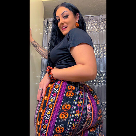 ThickGirlXOXO スター 裸 画像