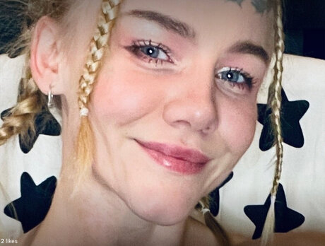 Lucy Small Petite Girl_ ヌードモデル 写真