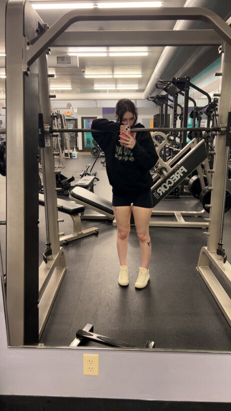 sisi ヌード女優 写真