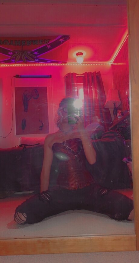 エモな痴女オンリーファンズ ポルノ 写真