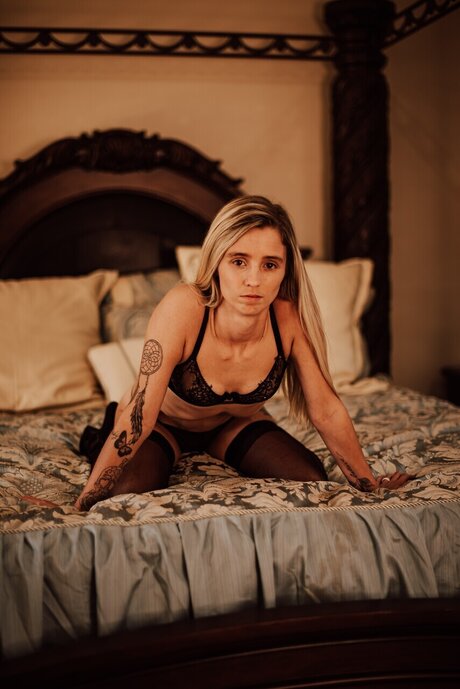 OneOfAKind_ アダルト女優 写真