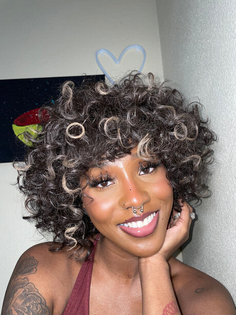 カウガール POV オンリーファンズ 裸 ギャラリー