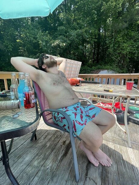 ぽっちゃりブロンドのオンリーファンズ アートヌード 写真