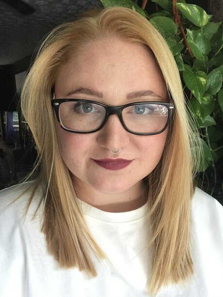 Ginger Nerd 裸の女優 画像