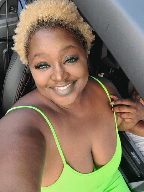 巨乳カップルオンリーファンズ HD ギャラリー