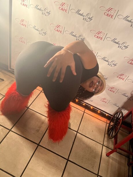 Roya Brazy エロティック女優 ギャラリー