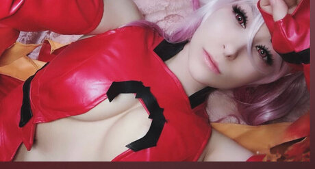 Cinna capo 裸のスター 写真