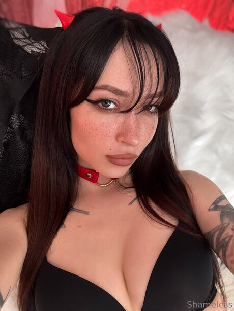 Shameless 裸のモデル ギャラリー