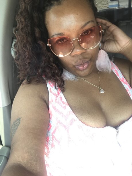 GLOWSKI 無料モデル アーカイブ