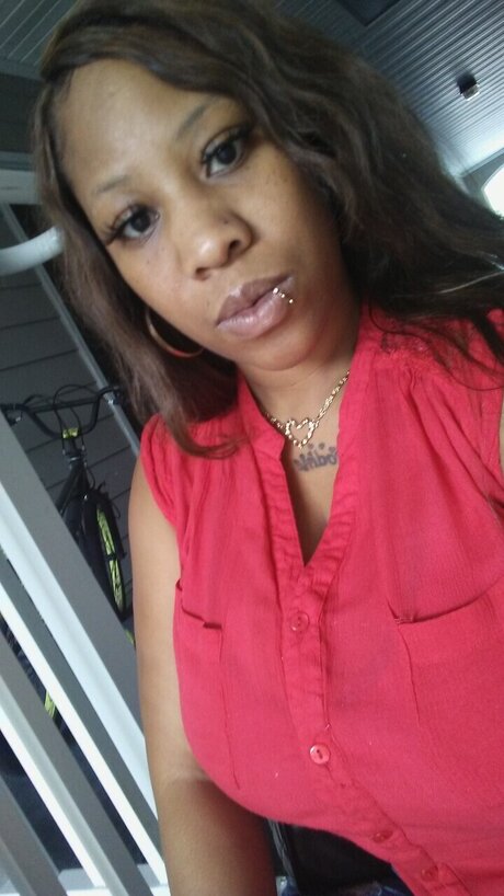 YellaBoneZ 裸のスター 写真