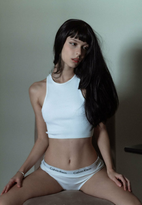 ボディビルダーヌードオンリーファンズ セクシーヌード 写真