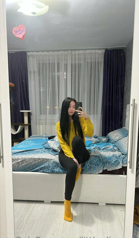 littlealicexxx アダルトスター 写真