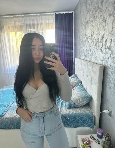 littlealicexxx セクシーなポルノスター 画像