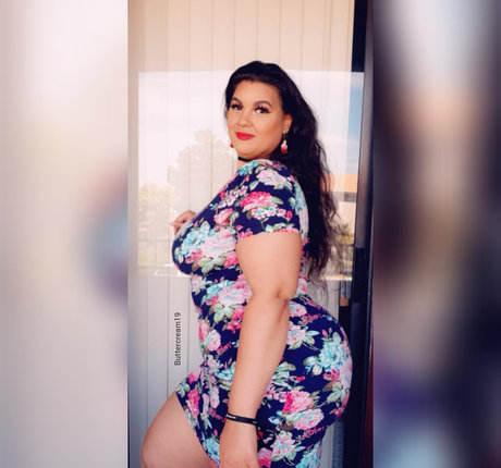 足 熟女 オンリーファンズ ホット 写真