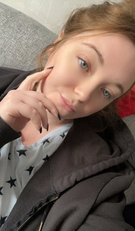 エモな痴女オンリーファンズ アート裸 ギャラリー