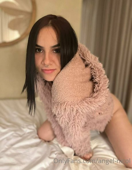 ホステスオンリーファンズ 可愛い ギャラリー