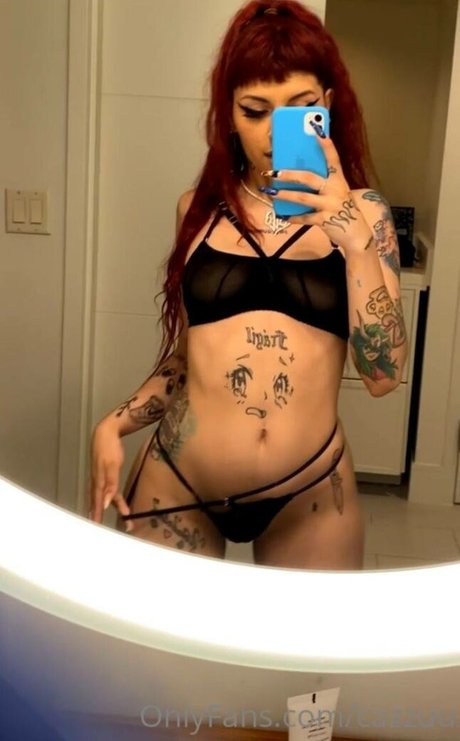 Cazzu 独占女優 写真