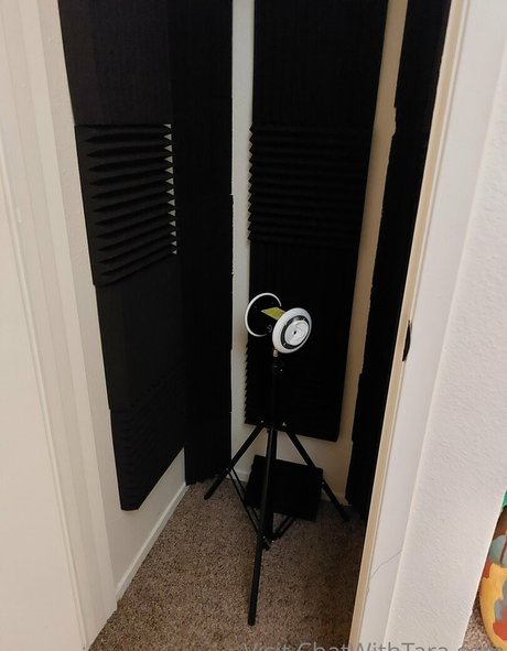 バン・オンリーファンズ ヌード 画像