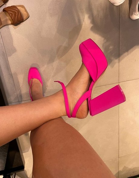 曲線美のブロンドオンリーファンズ エロチック 写真