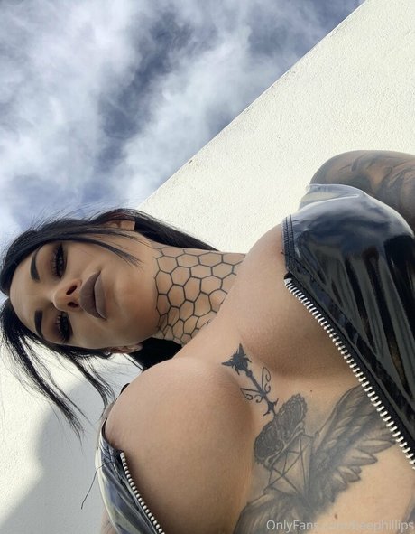 Bee Phillips ポルノ女優 写真