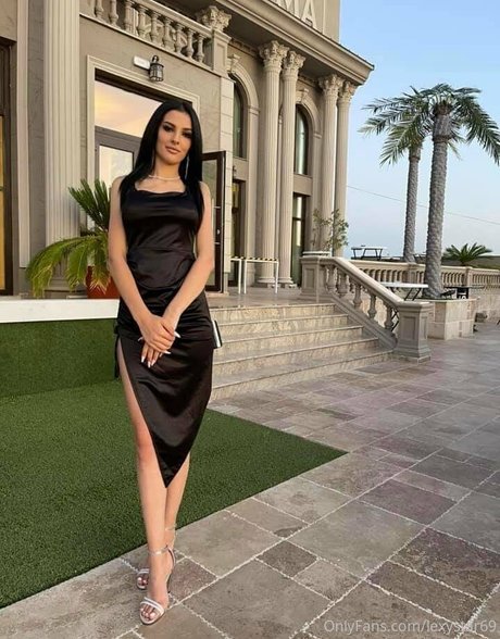 オイルを塗った巨乳オンリーファンズ アートポルノ アーカイブ