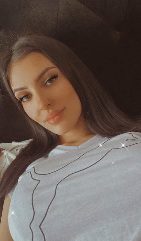 cristall69 スター 裸 写真