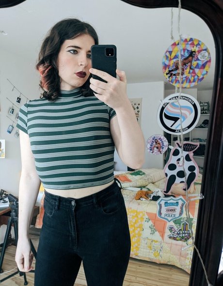 wildflowerfaye ポルノモデル 画像