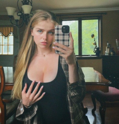 Gabriella Couto 裸のスター 画像