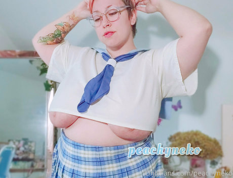 アウトドア 熟女 オンリーファンズ 無料エロ 画像