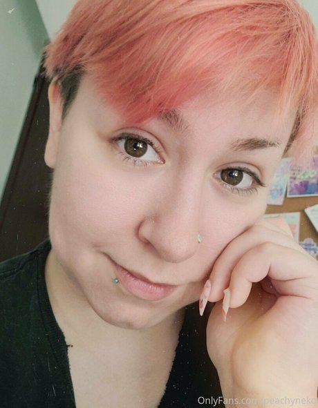 peachyneko ポルノ女優 写真