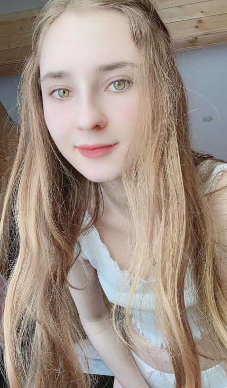 ミラーセルフィーオンリーファンズ ポルノ 写真