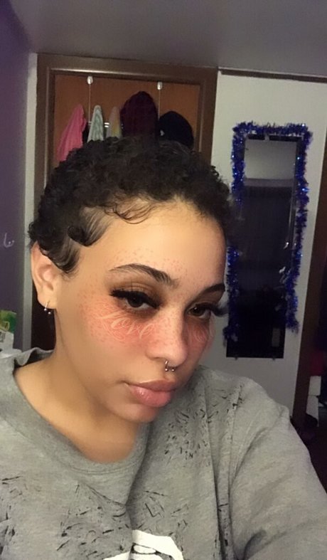 flowers 裸モデル 写真