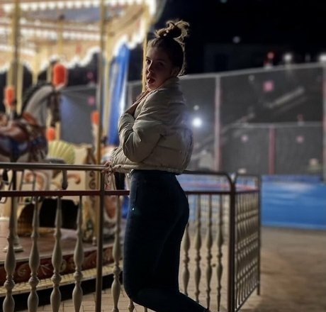 大きなプッシー唇オンリーファンズ アート裸 アーカイブ