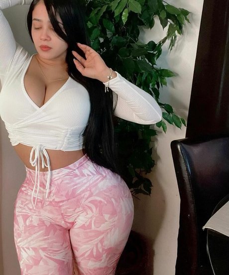 Grey Vlyt XXXモデル 写真